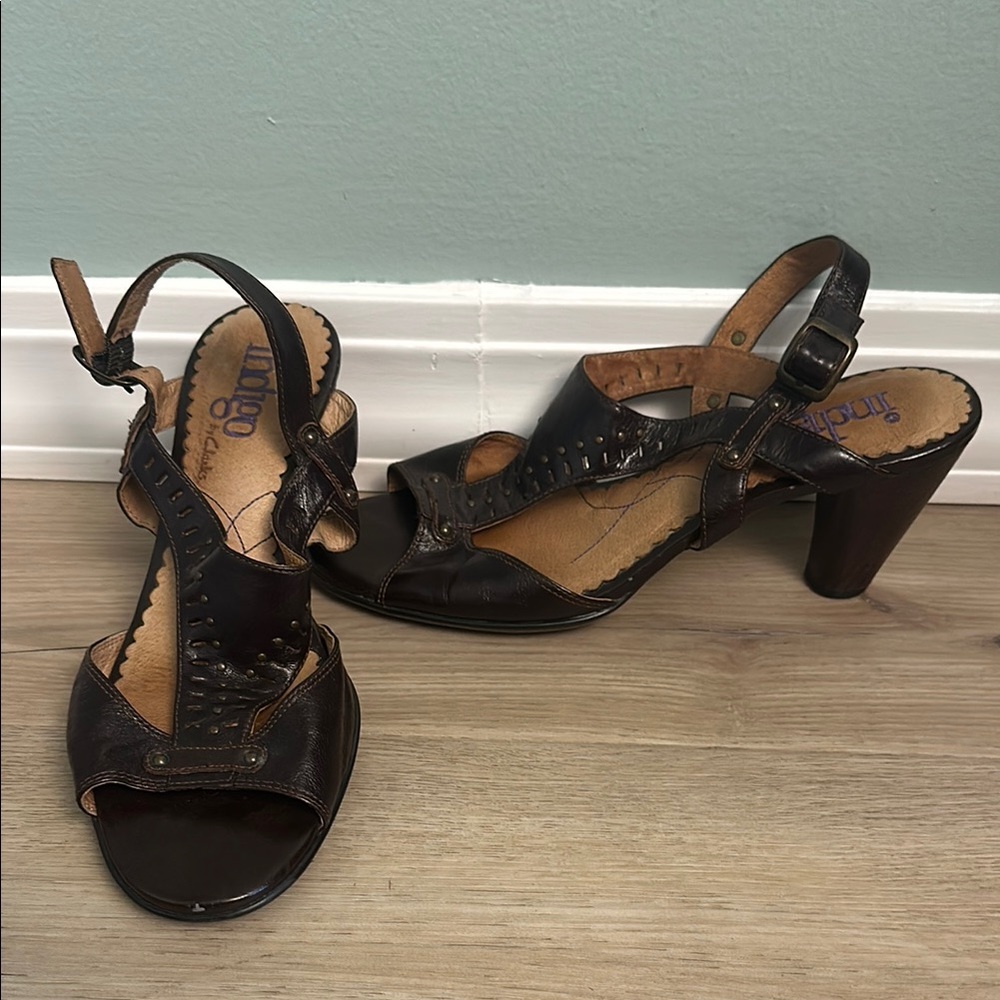 Clark’s indigo brown leather strappy sandals